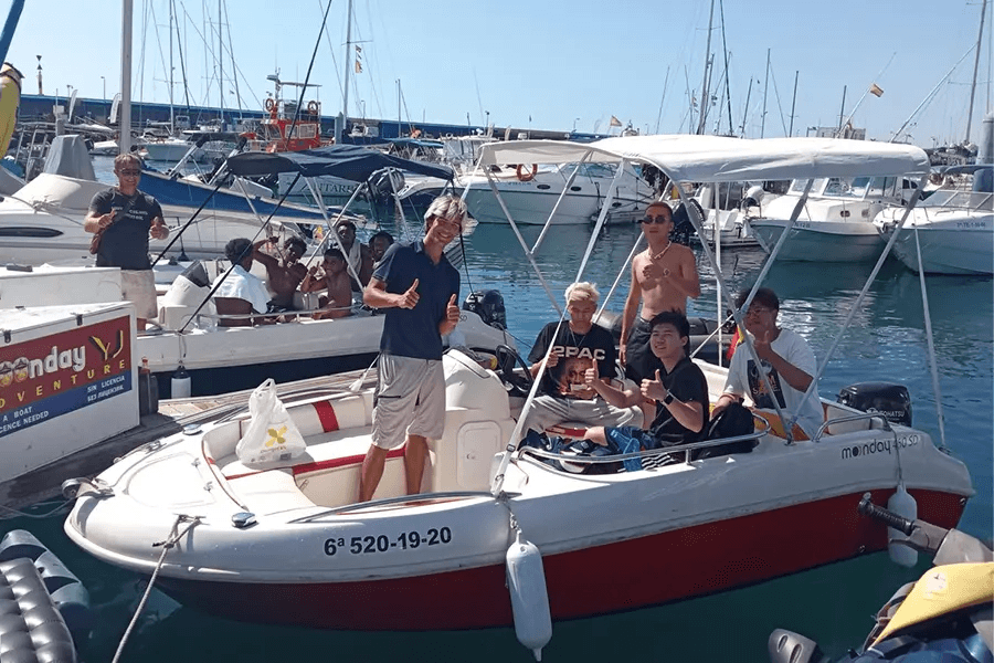 Self rented – Boat without license – 3